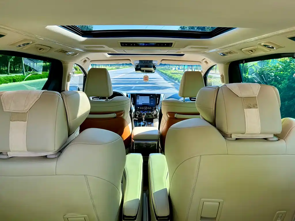 Toyota Vellfire — миниатюра 18
