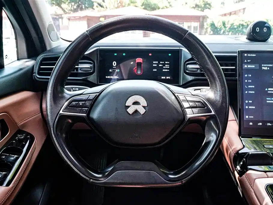 NIO ES8 2018 355KM мест