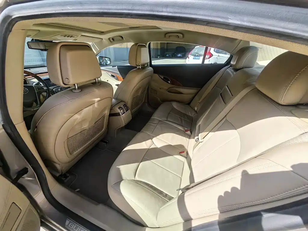 Buick LaCrosse — миниатюра 10