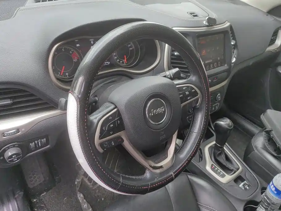 Jeep Cherokee — миниатюра 15