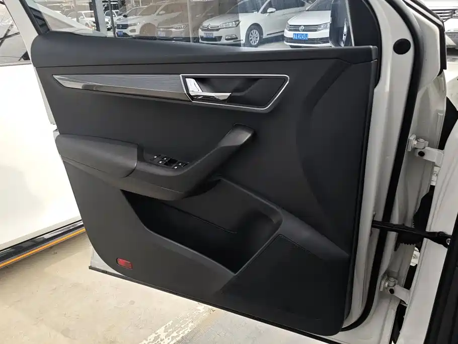 Skoda Karoq — миниатюра 7