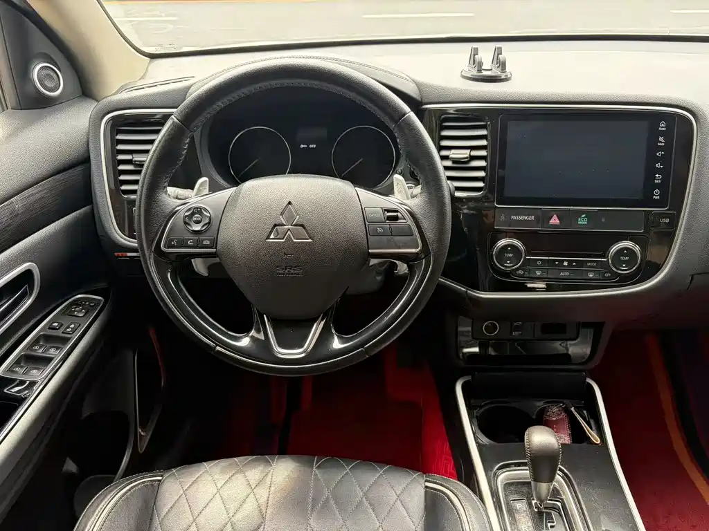 Mitsubishi Outlander — миниатюра 11