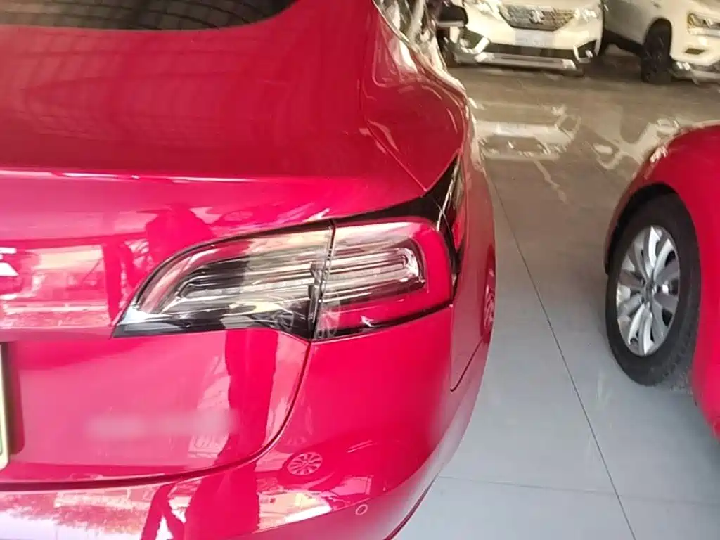 Tesla Model 3 — миниатюра 8