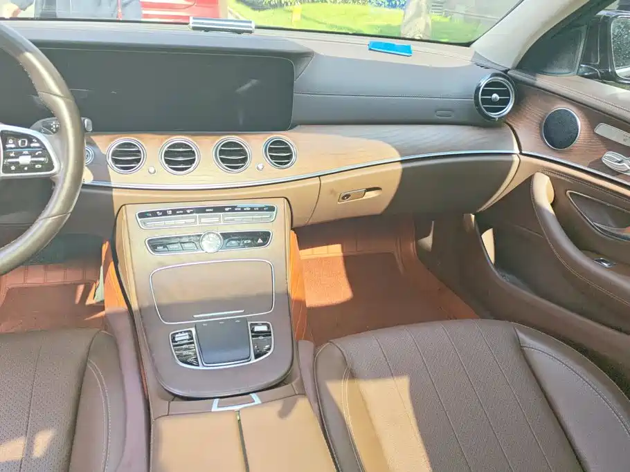 Mercedes-Benz E-Class — миниатюра 7