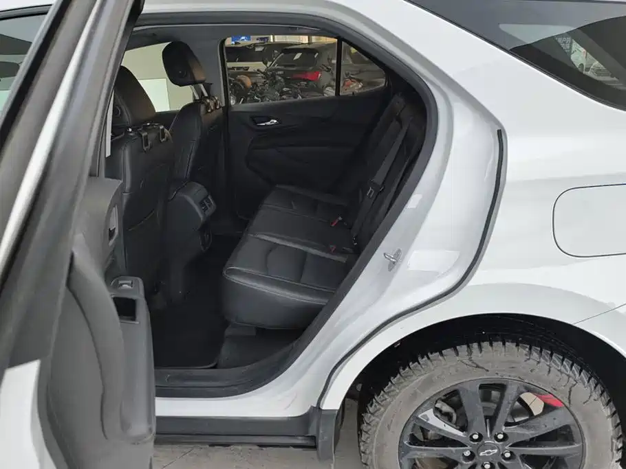 Chevrolet Equinox — миниатюра 11