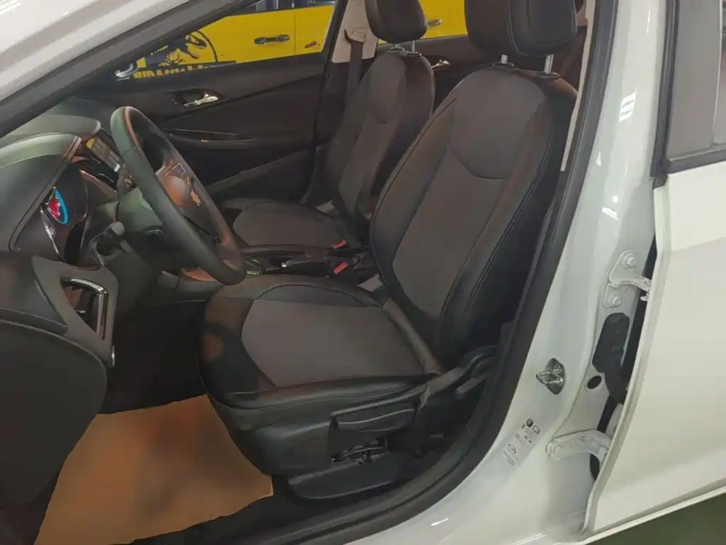 Chevrolet Cruze — миниатюра 15
