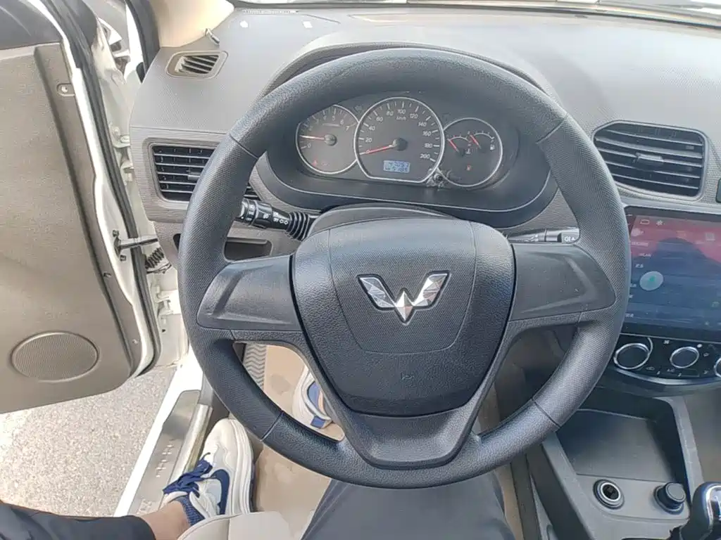 Wuling Hongguang — миниатюра 11