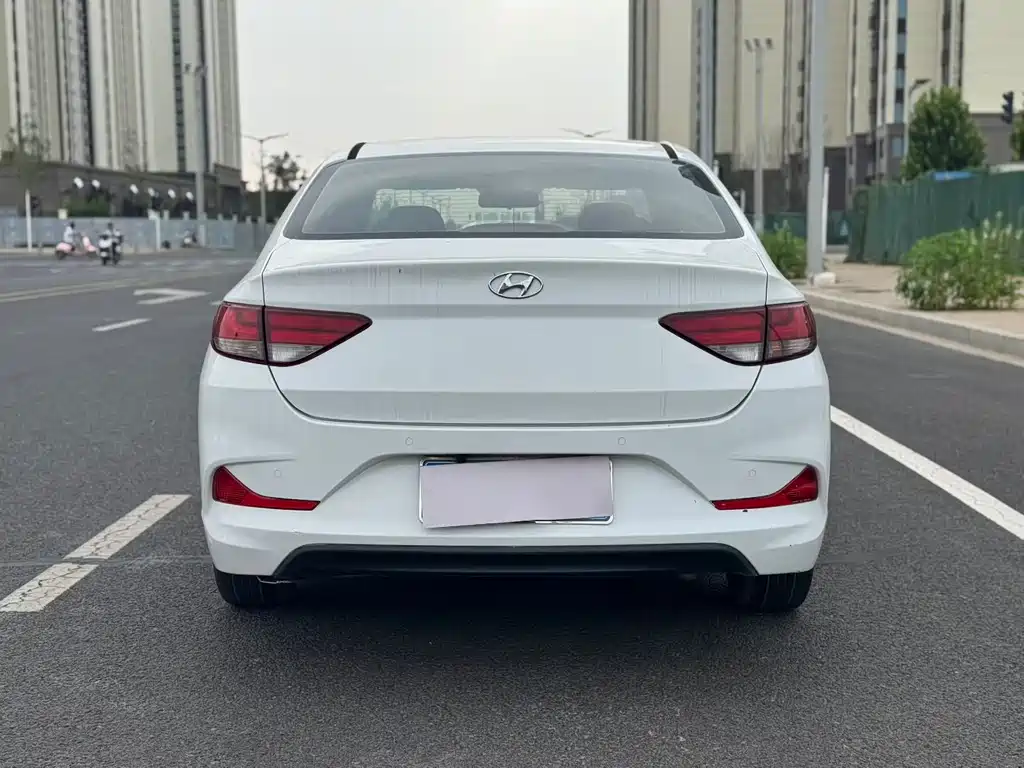 Hyundai Elantra — миниатюра 8
