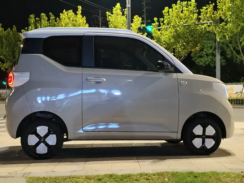 Wuling MINIEV — миниатюра 7