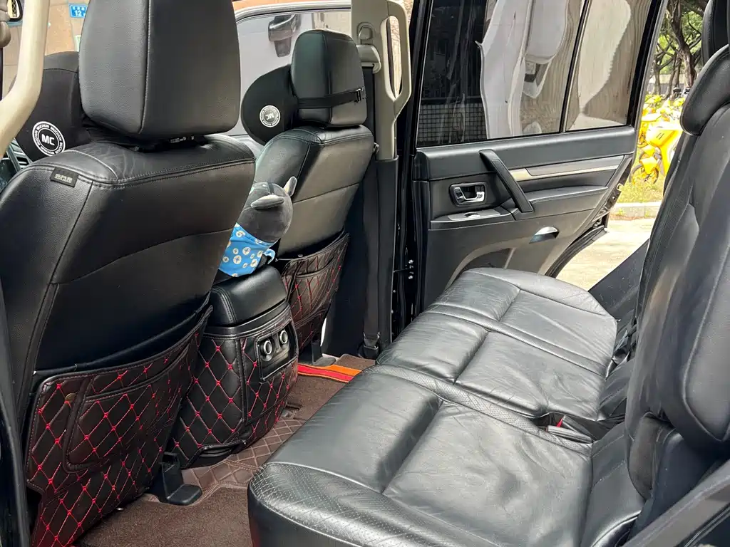 Mitsubishi Pajero (Import) — миниатюра 8