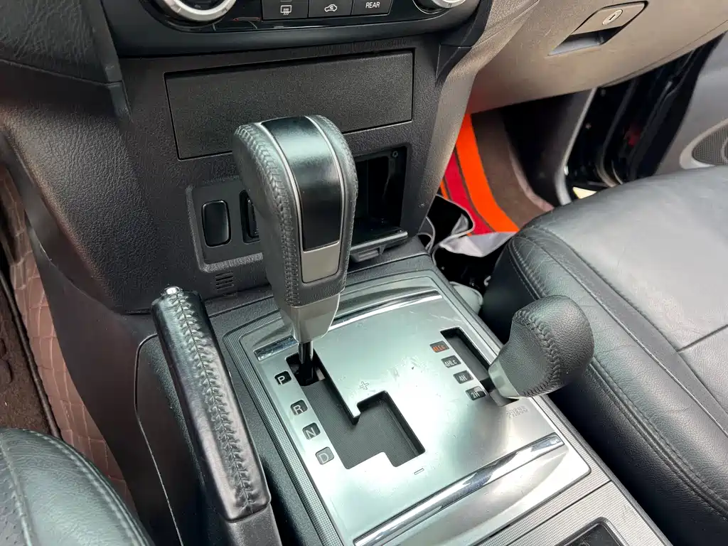 Mitsubishi Pajero (Import) — миниатюра 13