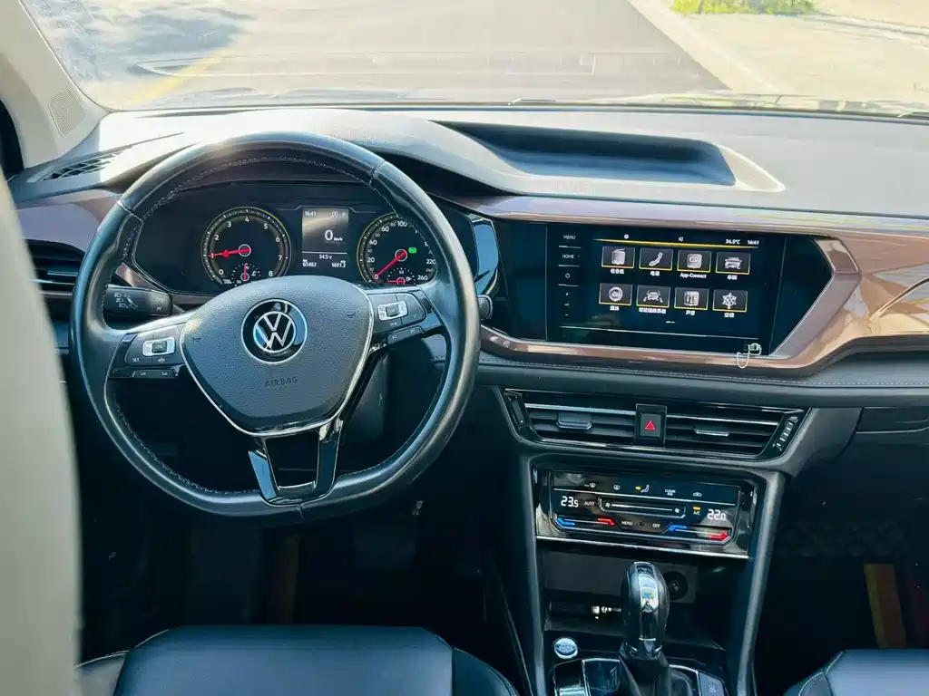 Volkswagen Tharu — миниатюра 5