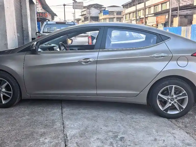 Hyundai Elantra 2012 1.6L AT Luxury