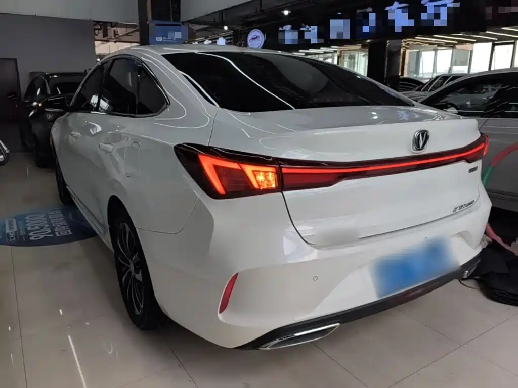 Changan Eado — миниатюра 5