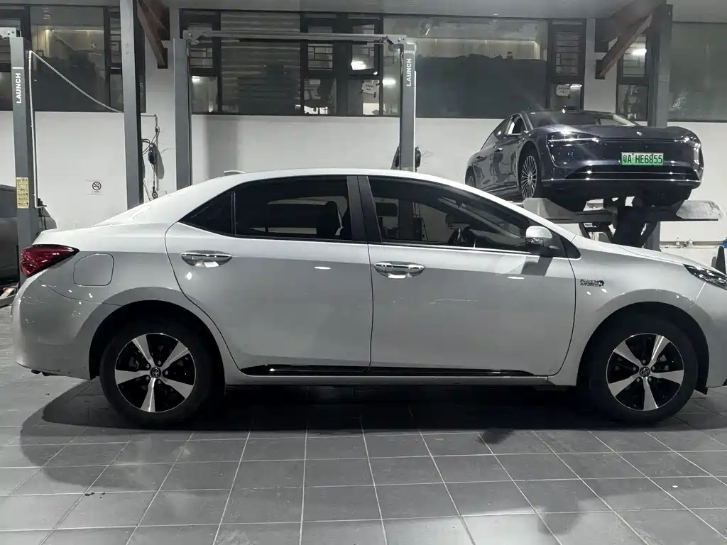 Toyota Levin Twin Engine E+ — миниатюра 6