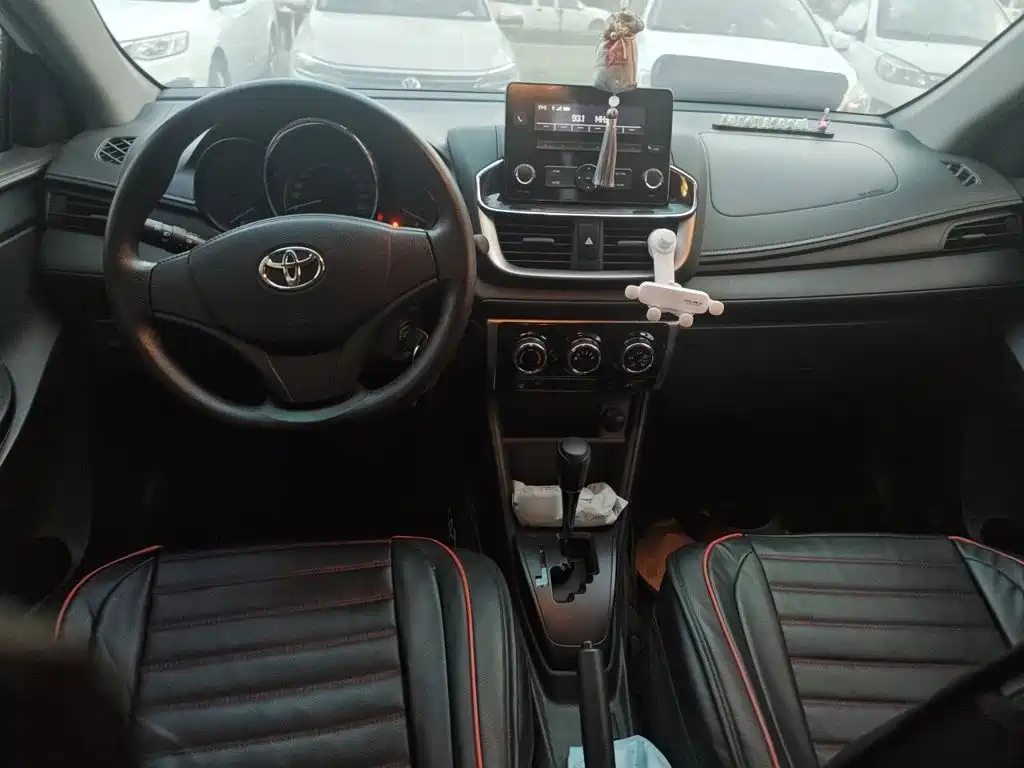 Toyota Yaris L — миниатюра 5