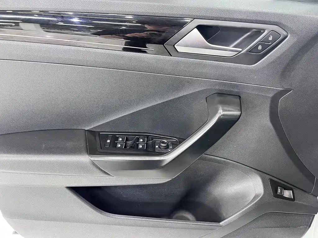Volkswagen T-Roc 2022 280TSI DSG PLUS