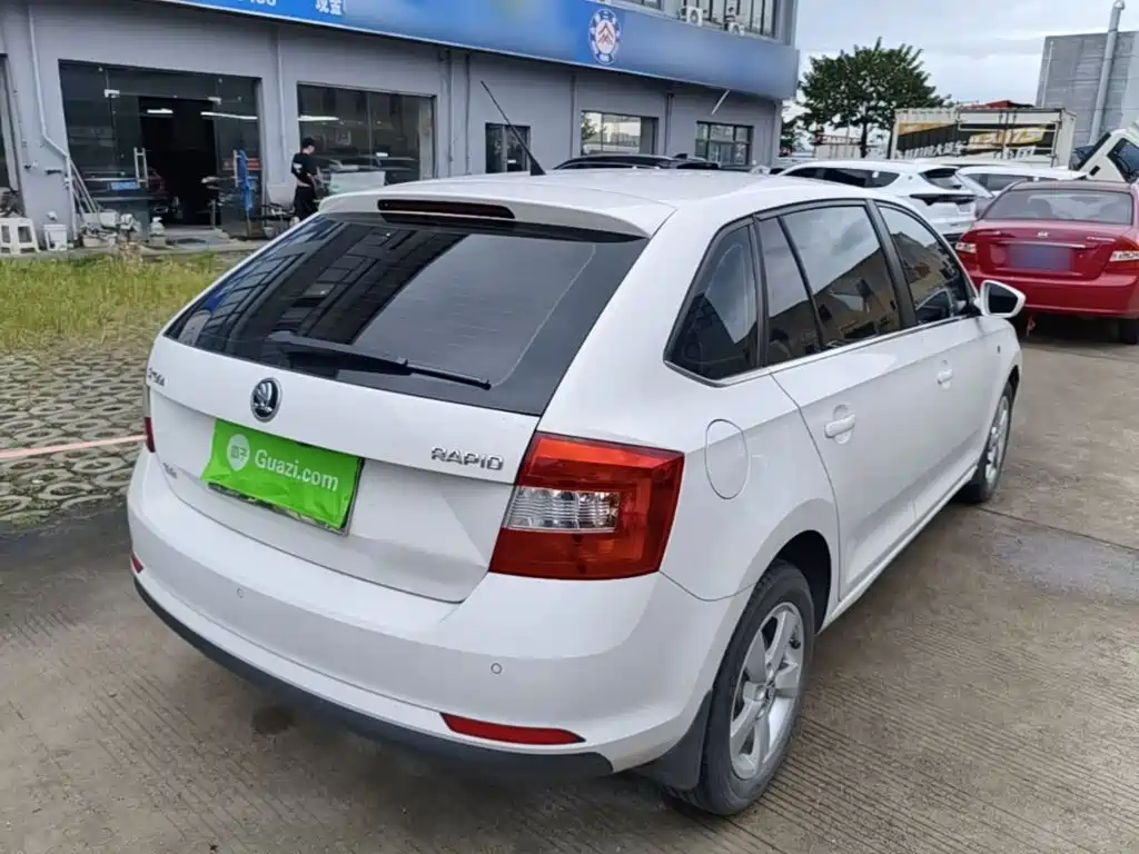Skoda Rapid Spaceback — миниатюра 7