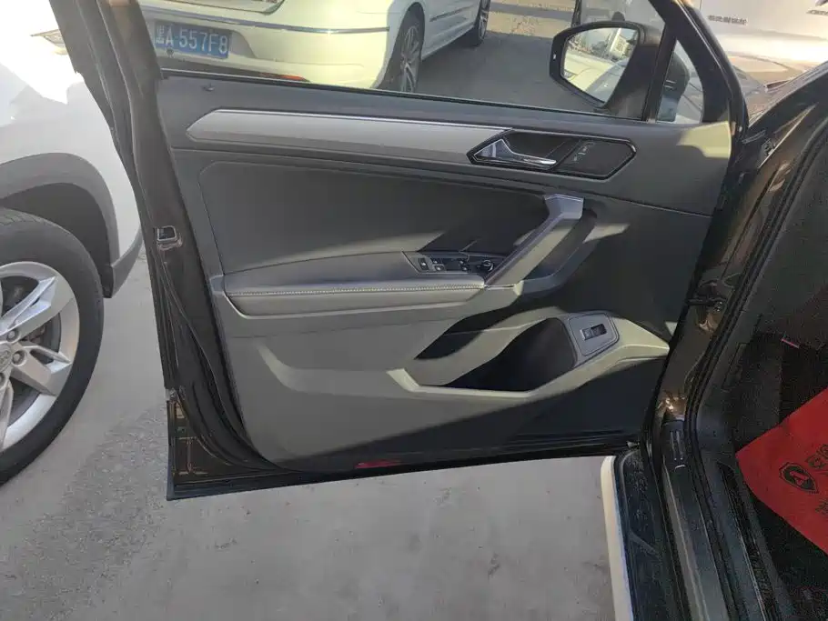 Volkswagen Tiguan L — миниатюра 7