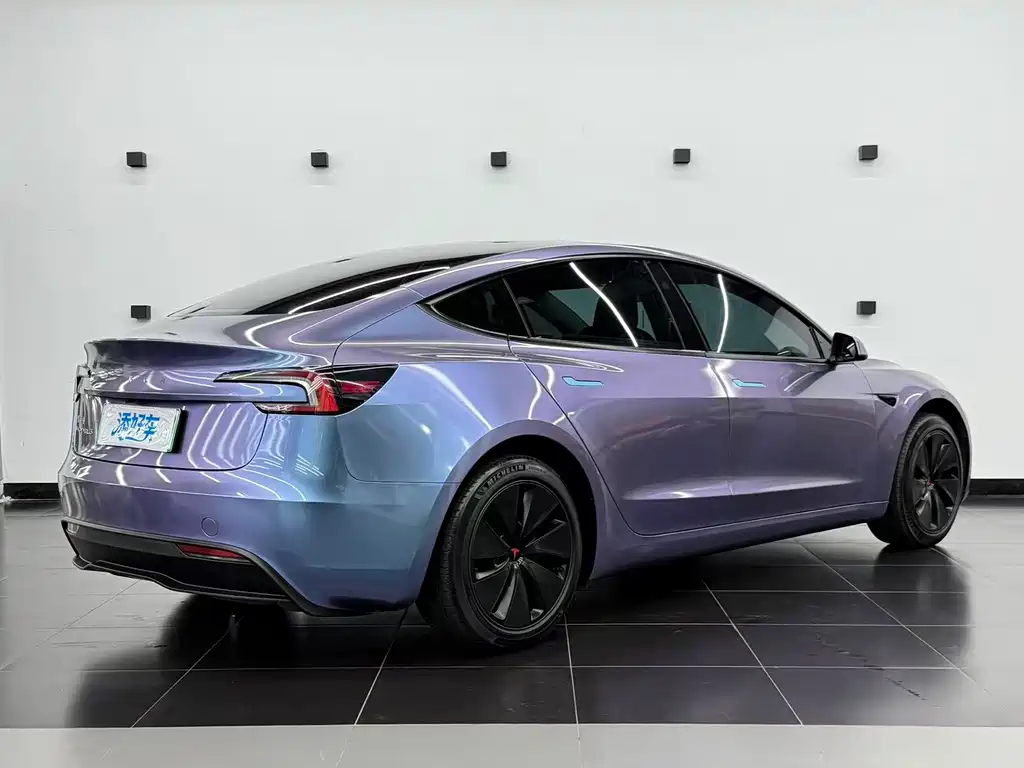 Tesla Model 3 — миниатюра 4
