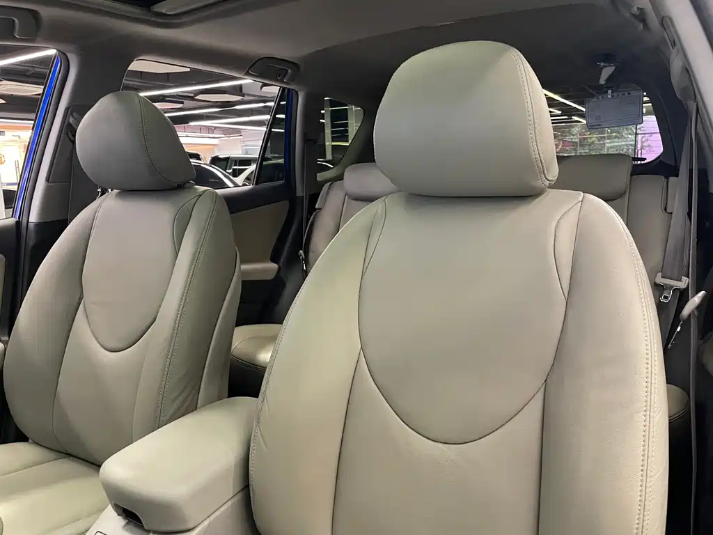Toyota RAV4 — миниатюра 24