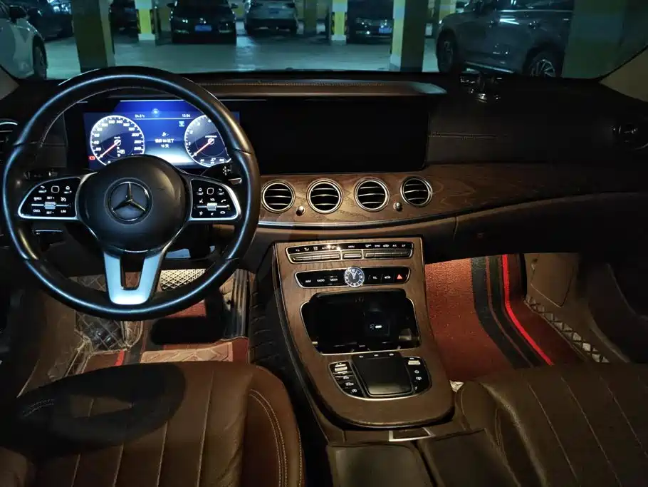 Mercedes-Benz E-Class — миниатюра 12