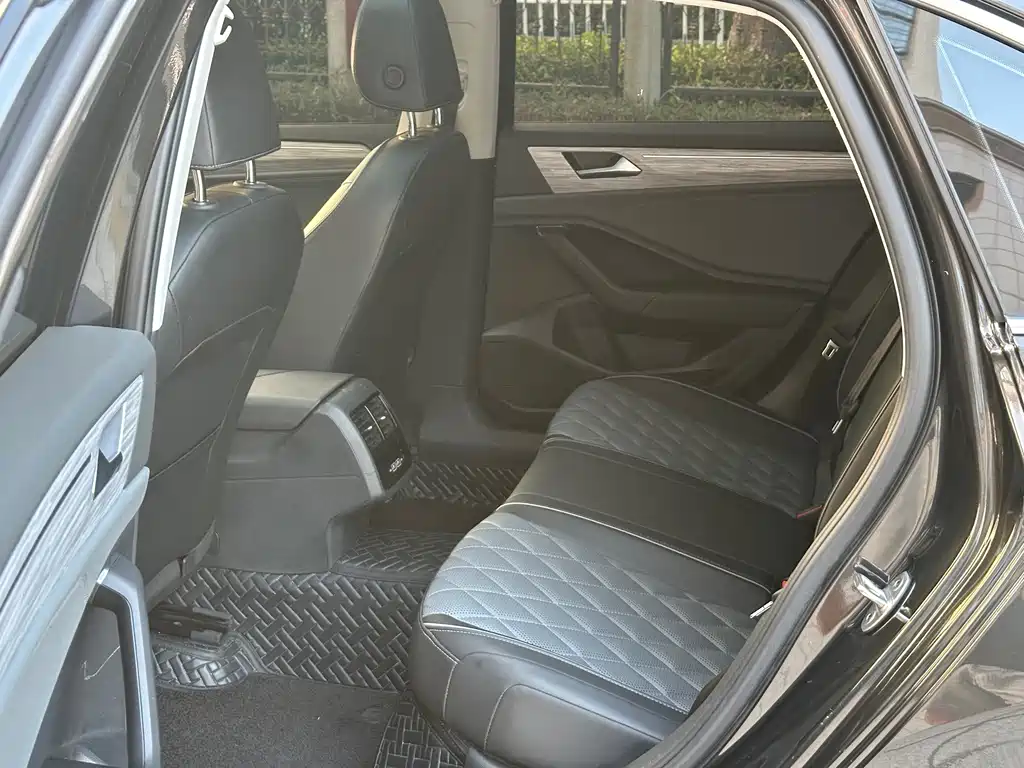 Volkswagen Sagitar — миниатюра 7