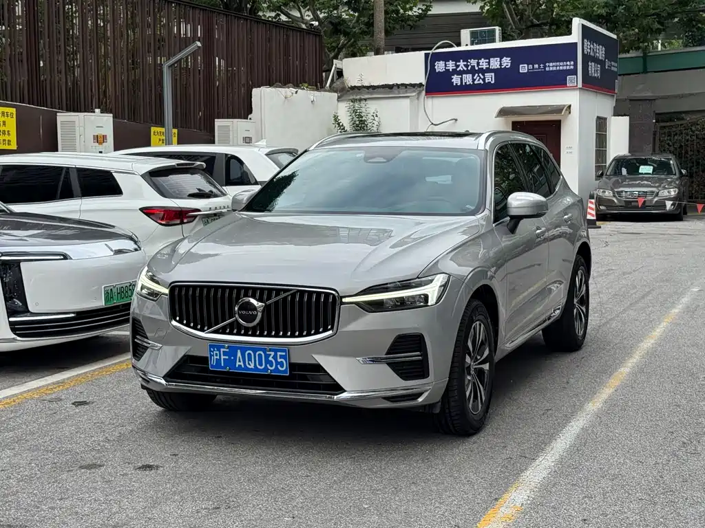 Volvo XC60 2023 B5 Luxury