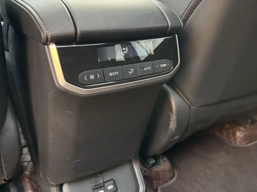 Toyota Highlander — миниатюра 17