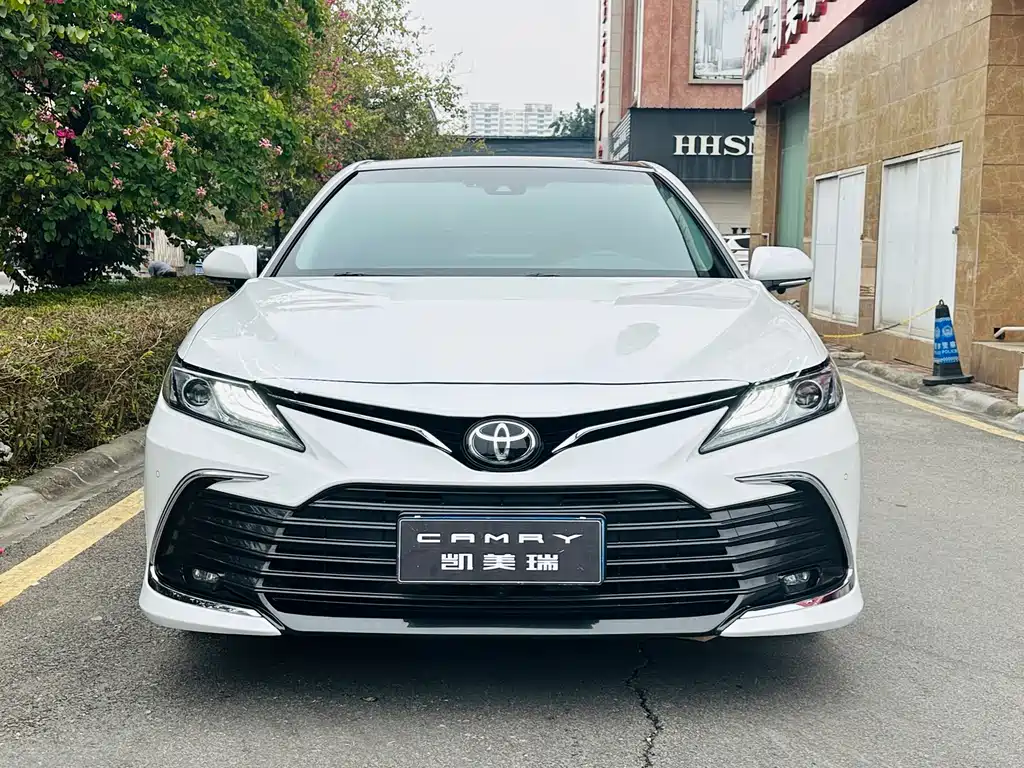 TOYOTA CAMRY