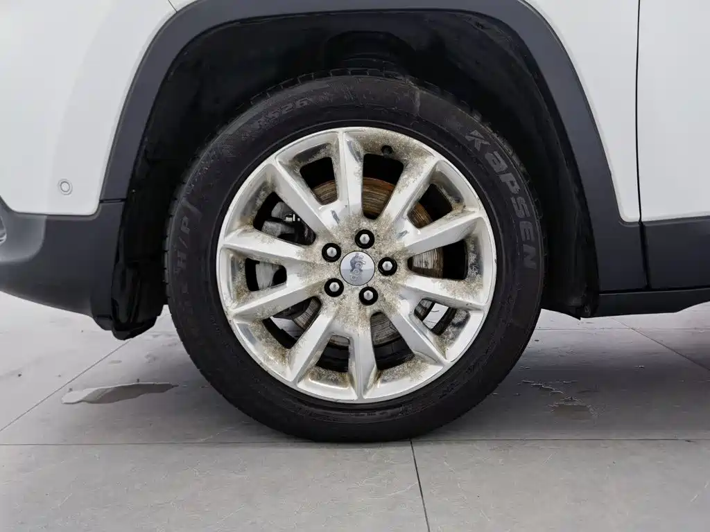 Jeep Cherokee (Import) — миниатюра 17