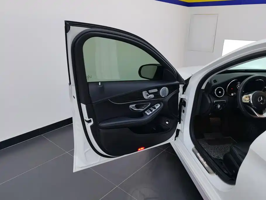Mercedes-Benz C-Class — миниатюра 7