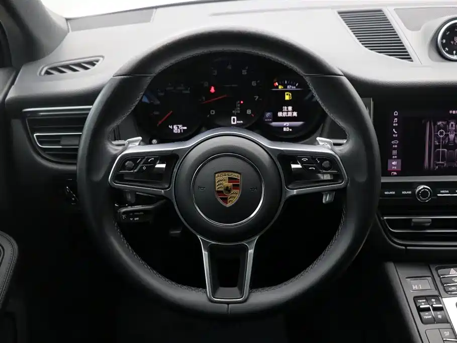 PORSCHE MACAN