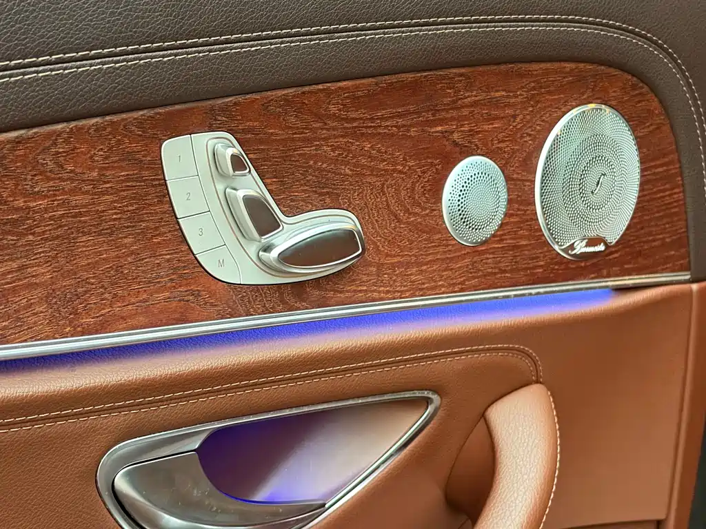 Mercedes-Benz E-Class — миниатюра 7