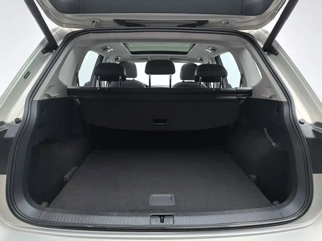 Volkswagen Tiguan L — миниатюра 16