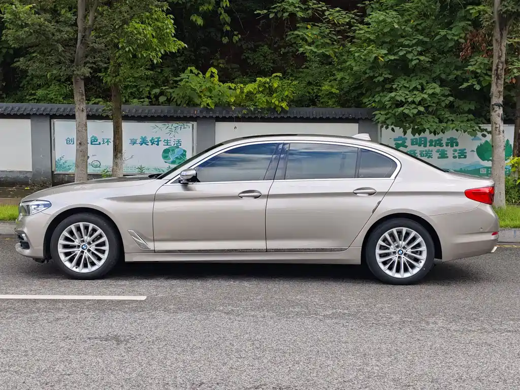 BMW 5 Series — миниатюра 4