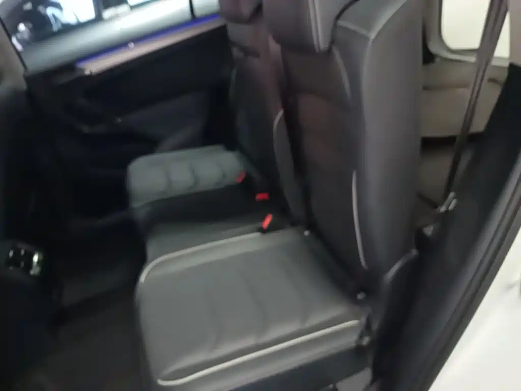 Volkswagen Tiguan L PHEV — миниатюра 17