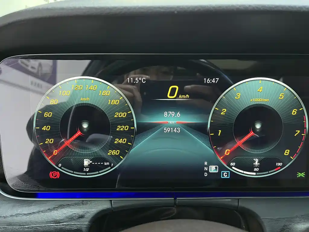 MERCEDES-BENZ E CLASS