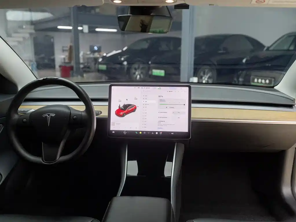 Tesla Model 3 — миниатюра 9