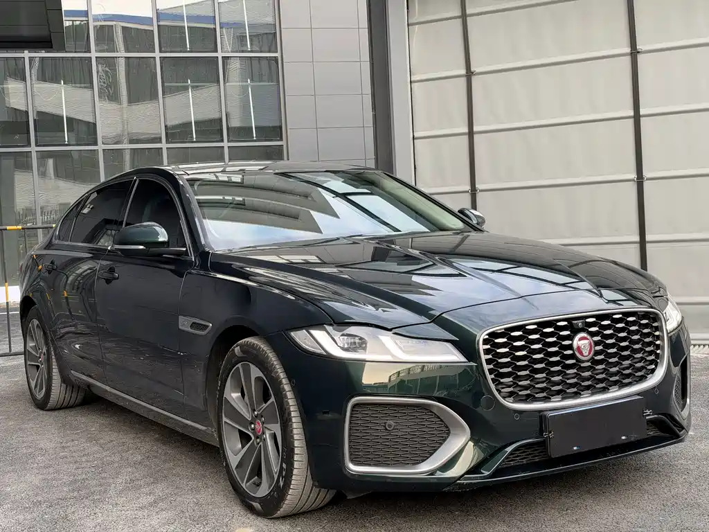 Jaguar XFL — миниатюра 3