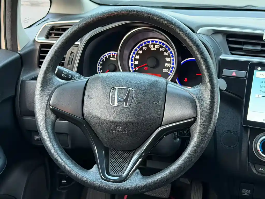 Honda Fit — миниатюра 8