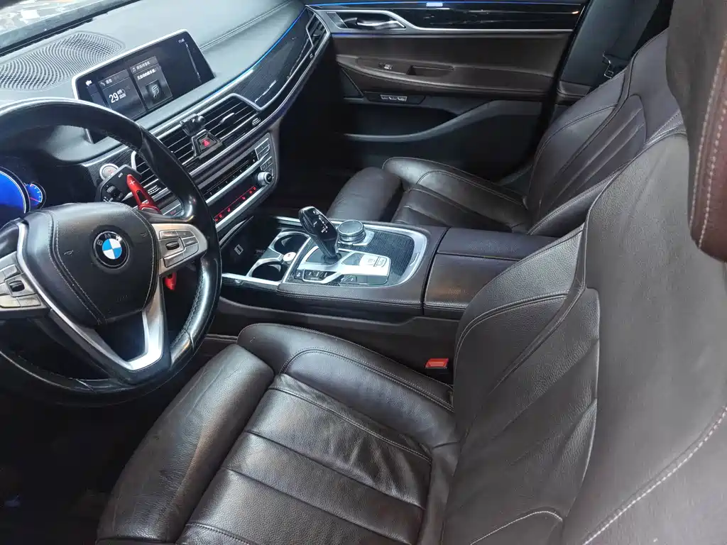 BMW 7 Series — миниатюра 7