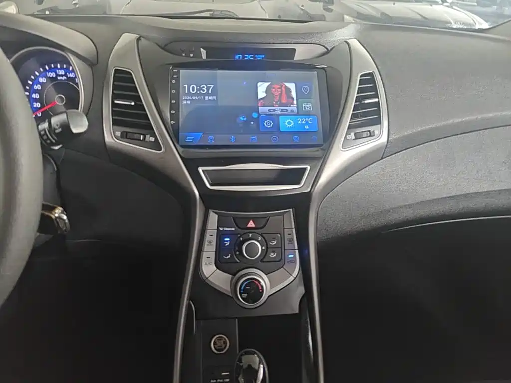 Hyundai Elantra Langdong — миниатюра 13