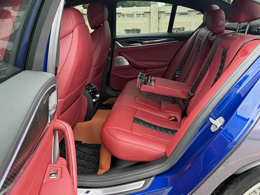 BMW M5 — миниатюра 9