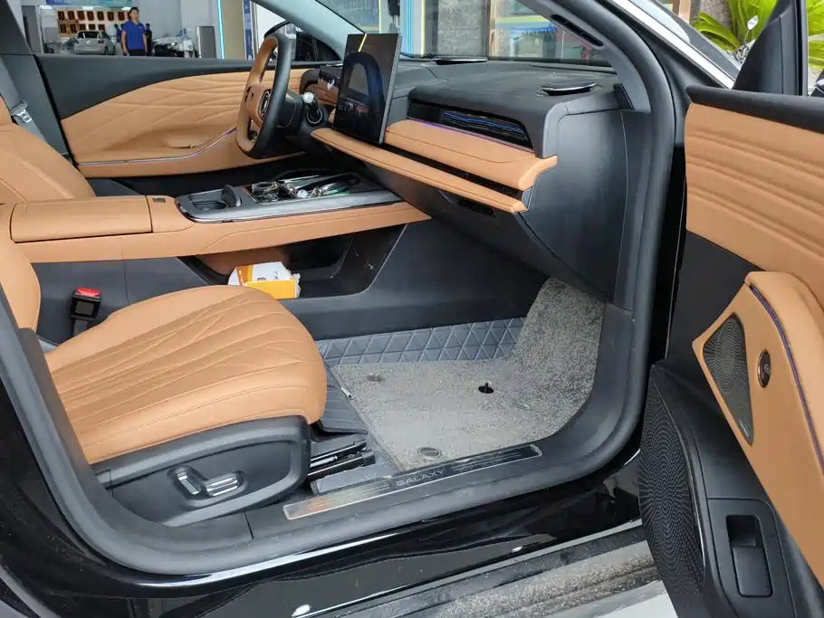 Geely Galaxy Galaxy 8 8 2025 130km EM-i Premium