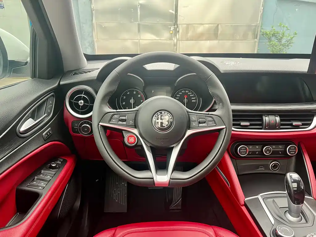 Alfa Romeo Stelvio — миниатюра 8