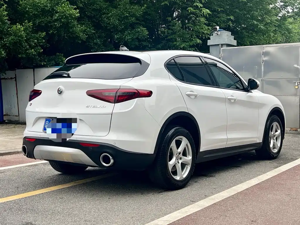 Alfa Romeo Stelvio — миниатюра 17
