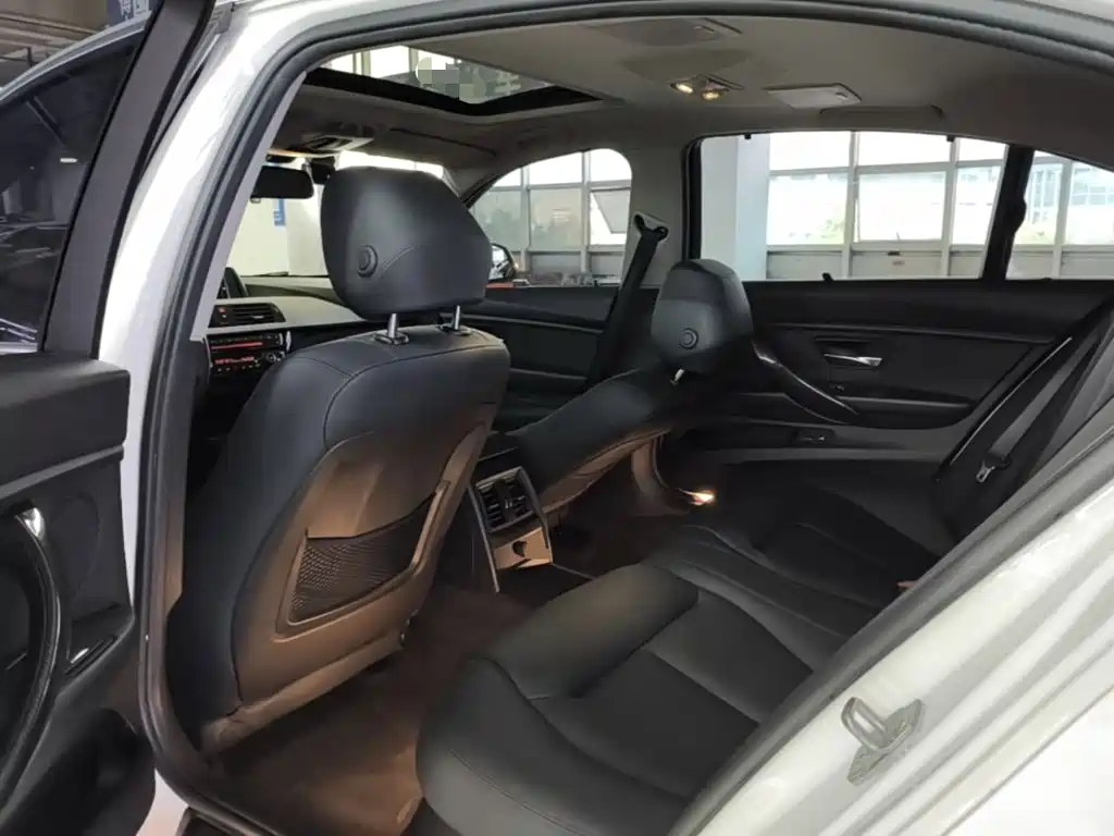 BMW 3 Series — миниатюра 17