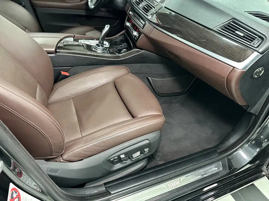 BMW 5 Series — миниатюра 20