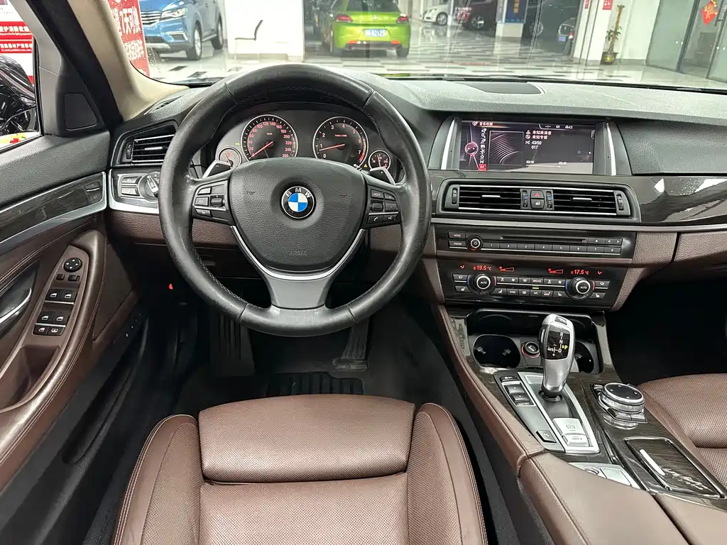 BMW 5 Series — миниатюра 17